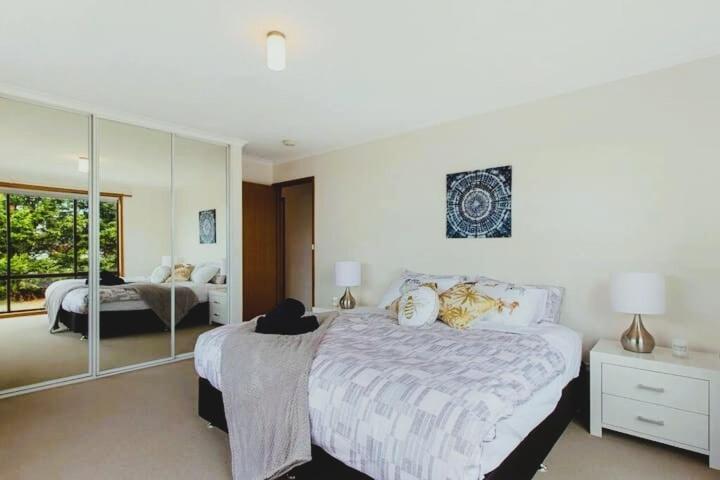 Spacious Modern Home Outstanding Views Sleeps 9 Хобарт Экстерьер фото